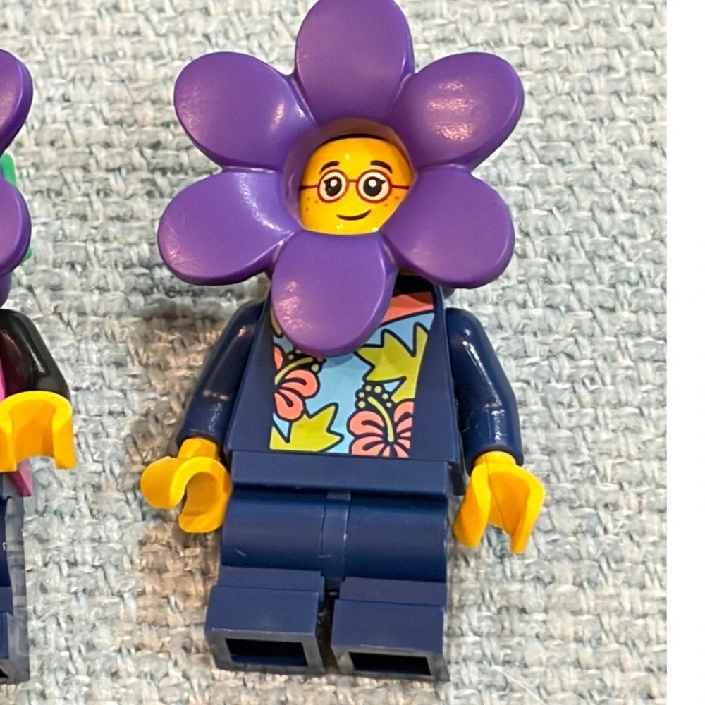 LEGO Minifigure Lot 2 Purple Flower Head Girl Freckles Glasses Pink Hoodie Blue